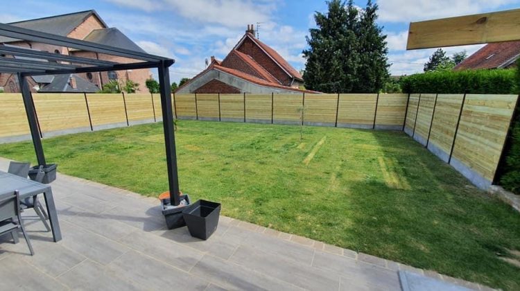 Comment poser une clôture en bois soi-même ?